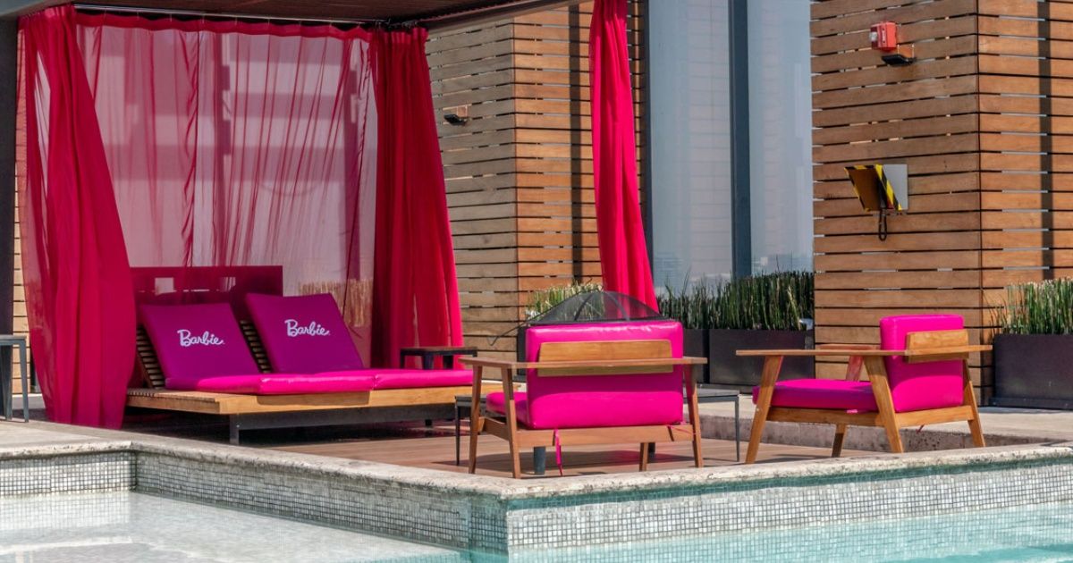 barbie-hilton-habitacion-alberca.jpg_673822677